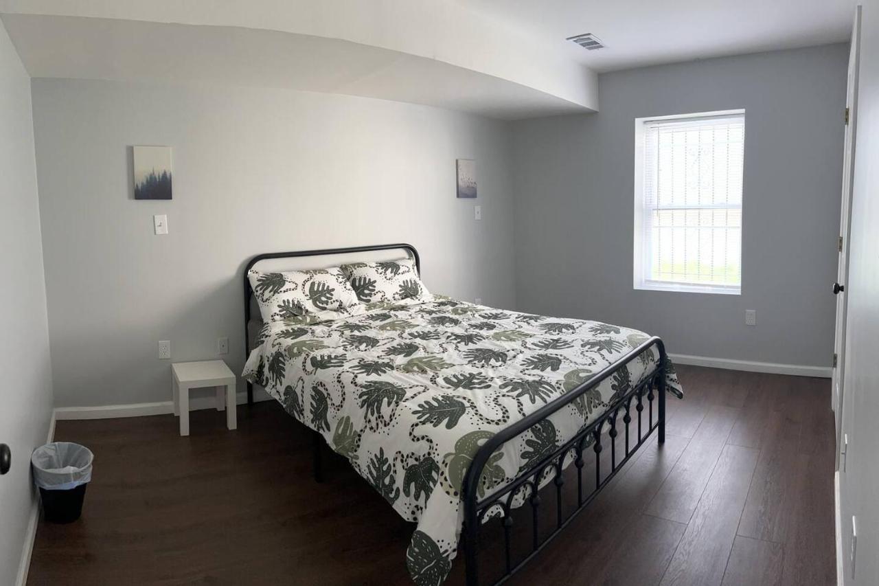 Private Cozy Apartment W/ 3Brs Newark Exterior foto